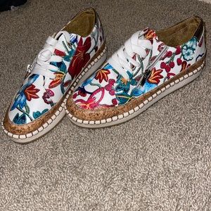 Embroidered sneakers SZ8